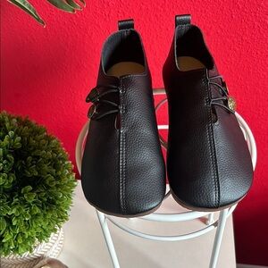 Sleek Black Chukka Boots with Lace-Up Design